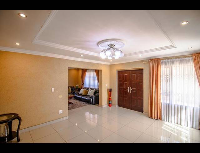 6 BEDROOM HOUSE FOR SALE IN CLAYVILLE